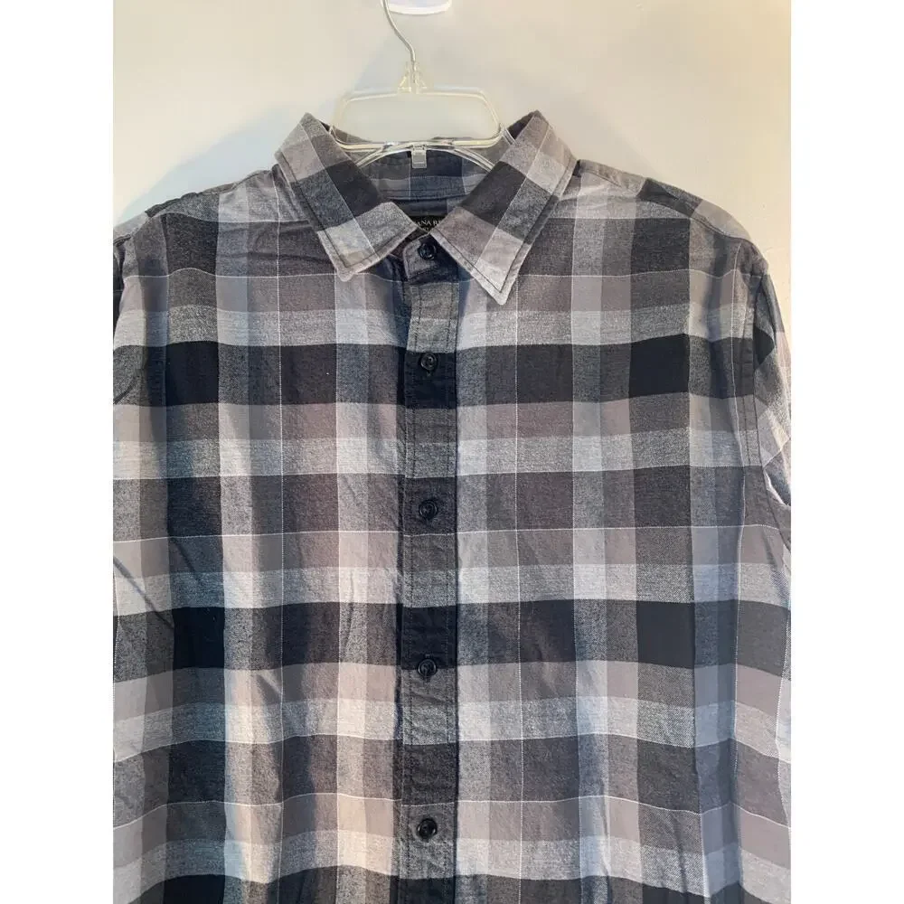 BANANA REPUBLIC Men's Casual Checked Button Down Flannel Shirt / Size: Large